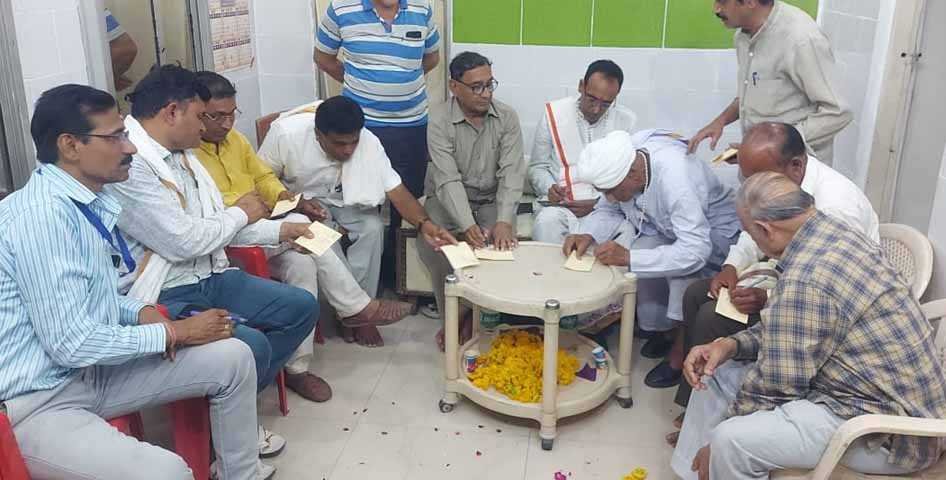 संतों और समाजसेवियों ने पीएम और रेलमंत्री को लिखे पत्र