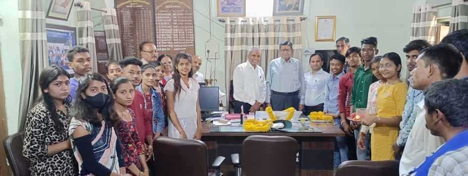 विद्यार्थियों ने बीस बूथ के चार सौ घरों का किया सर्वे