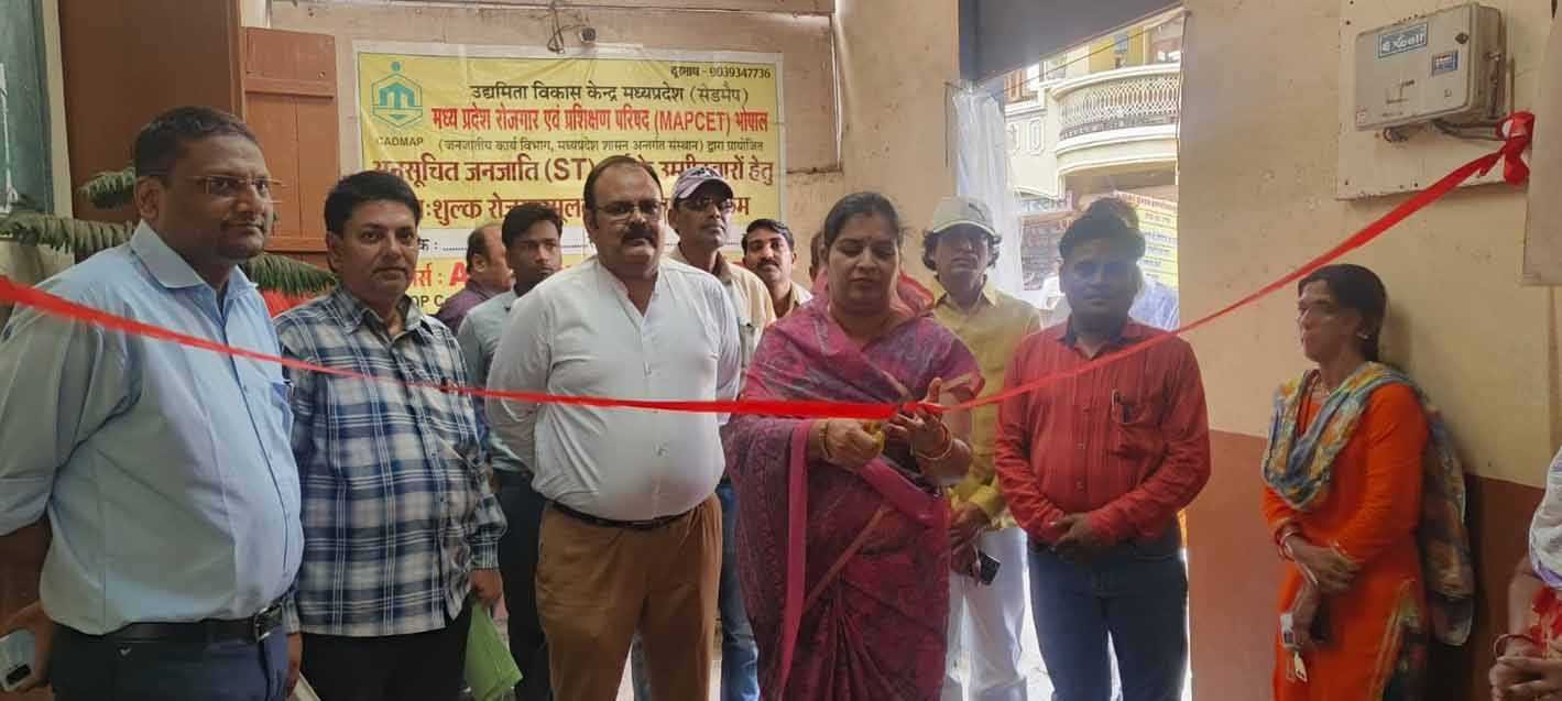 गणेशगंज वार्ड में महापौर ने फीता काटकर किया शिविर का शुभारंभ