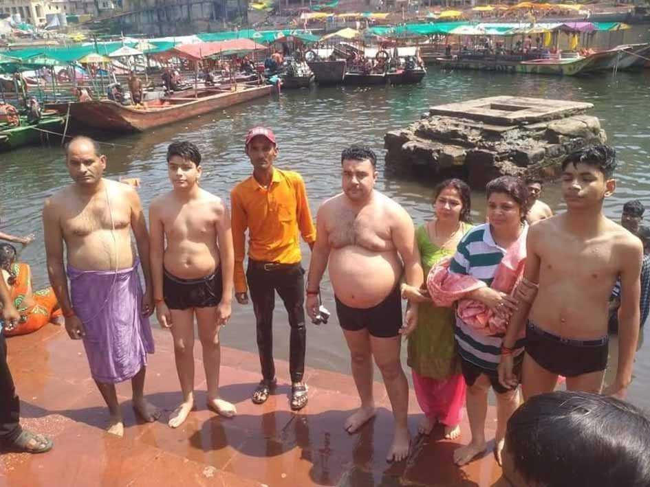 नाविक संघ के सदस्यों ने 6 लोगों को डूबने से बचाया
