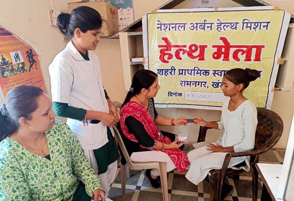 हेल्थ व वैलनेस सेंटरों पर जांच कर नि:शुल्क दवाईयां दी