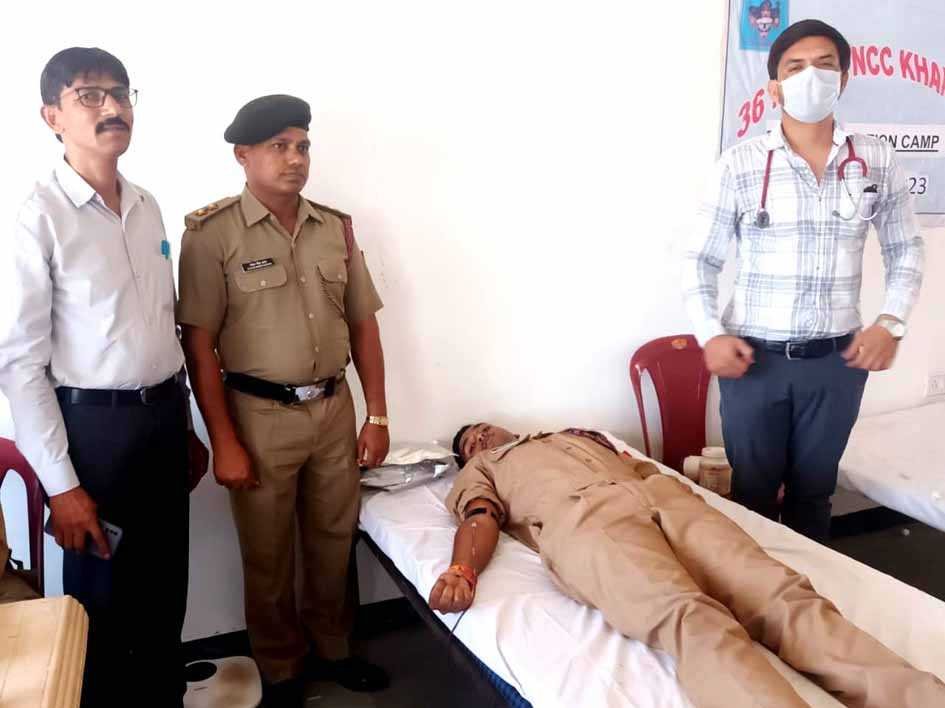 एन.सी.सी. कैडेट्स ने 24 यूनिट रक्तदान किया