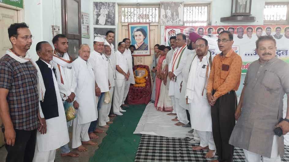 स्व. राजीव गांधी की पुण्यतिथि पर कांग्रेसजनों ने किया नमन