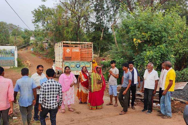 एसडीएम श्री पांडे ने बाढ़ प्रभावित ग्रामों का किया निरीक्षण
