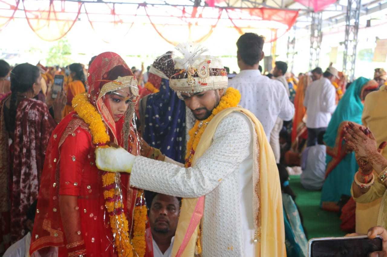 हम और हमारा परिवार सब खुश हैं