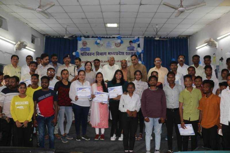 ड्राइविंग से वाहन चलाना ही नहीं अनेक गुण मिलते हैं