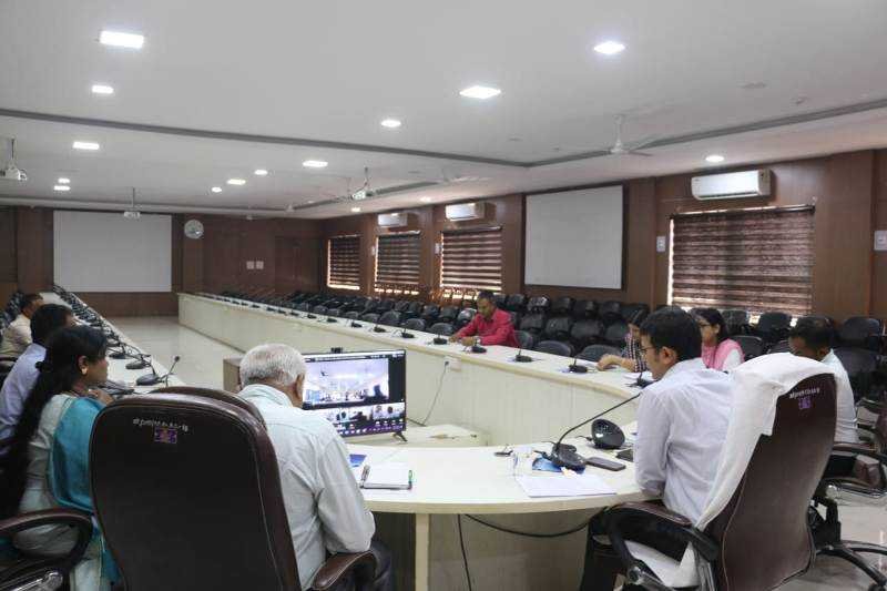 सीएम हेल्पलाइन के लंबित प्रकरणों का त्वरित निराकरण किया जाए