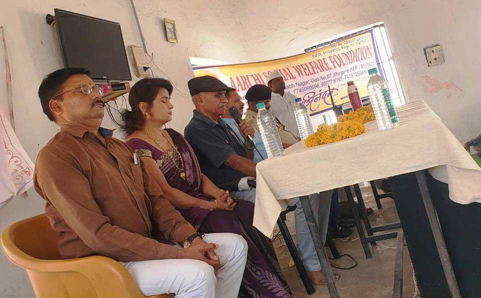 रिटायर्ड कर्नल ने सिखाया ध्यान और योग के महत्व