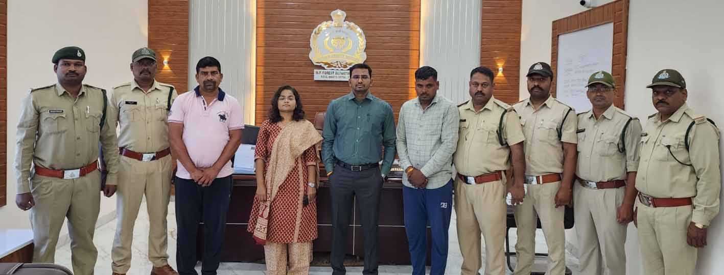 कुख्यात सागौन तस्कर की तलाश में जुटा वन अमला