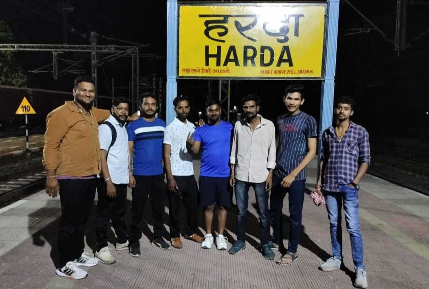 बागेश्वर धाम पहुंचा भक्तों का दल