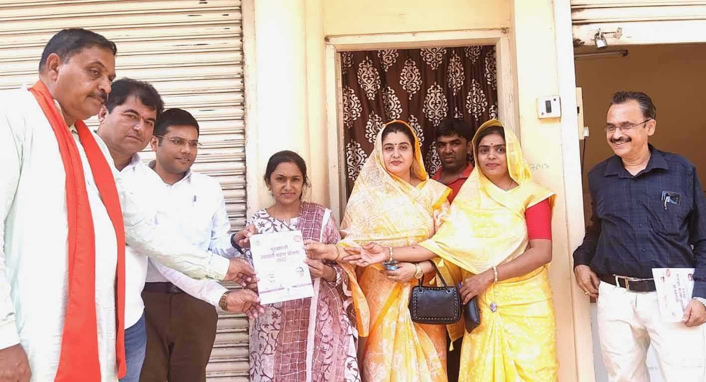 महिलाओं को लाड़ली बहना योजना के स्वीकृति पत्र वितरित  