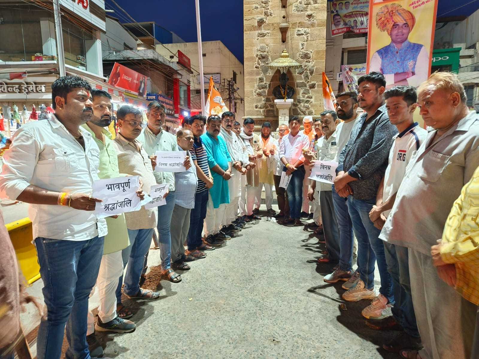 ट्रेन हादसे में दिवंगत आत्माओं को दी श्रद्धांजलि