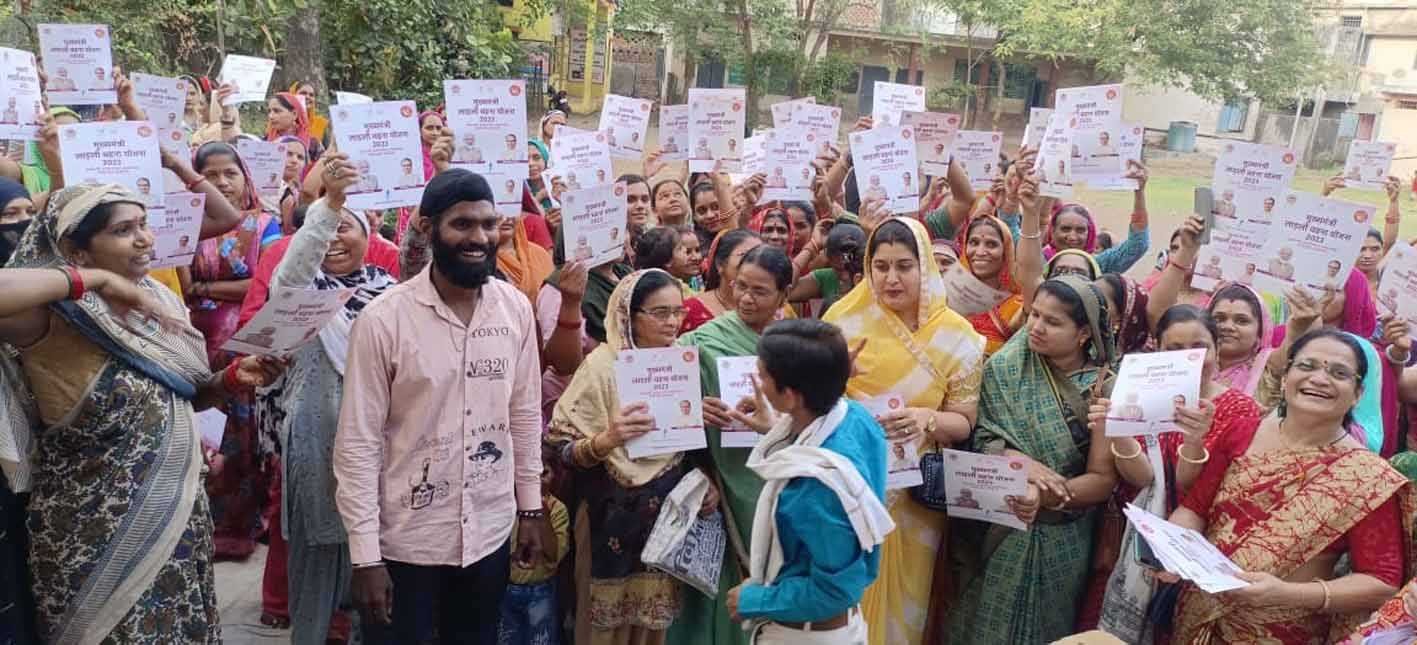 नपाध्यक्ष ने बांटे लाड़ली बहना योजना के प्रमाण पत्र  