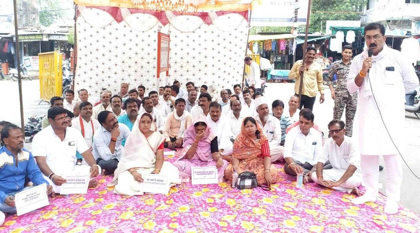 कांग्रेस ने विभिन्न मुद्दों पर सरकार को घेरा