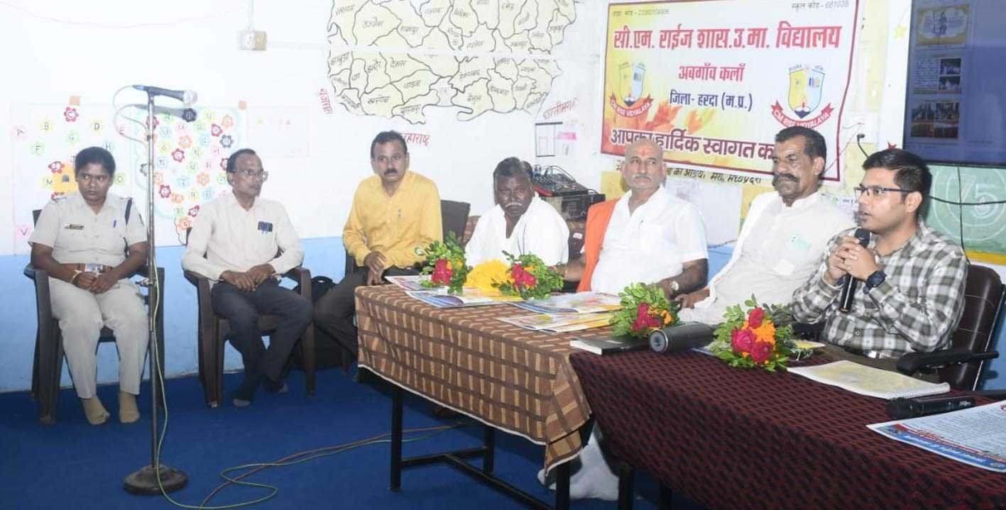 सोशल मीडिया प्लेटफार्म का पासवर्ड बदलते रहें