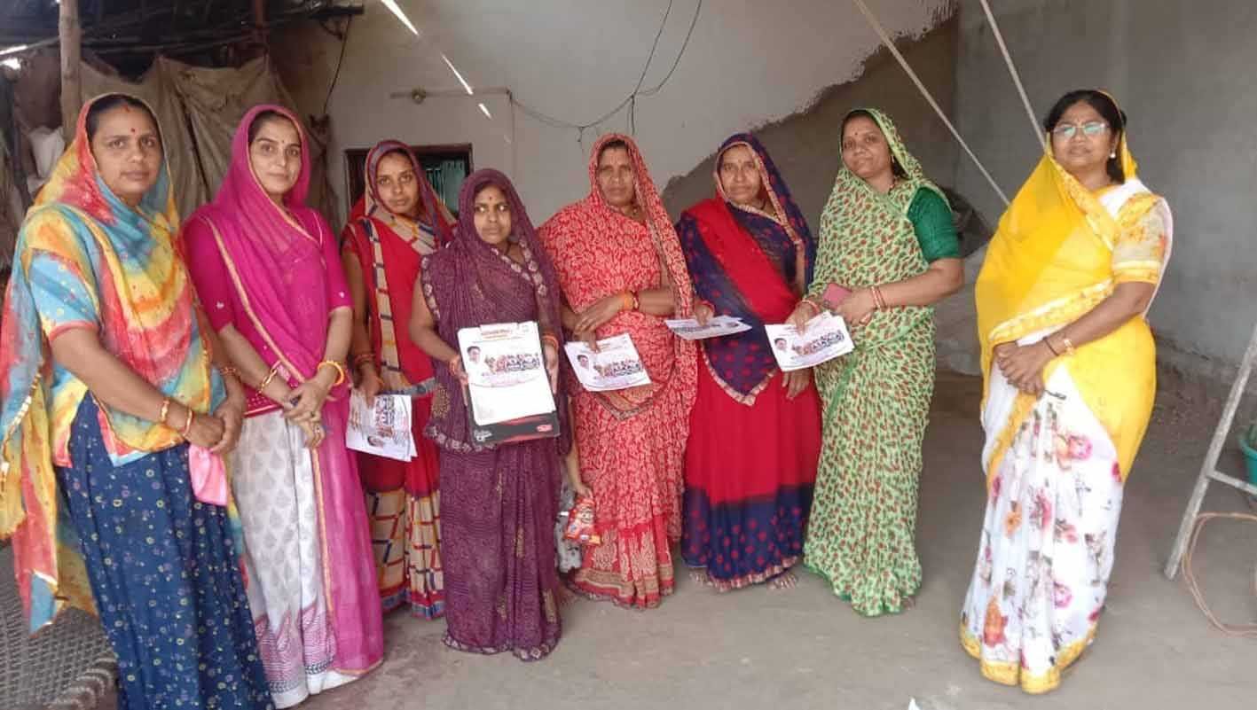 नारी सम्मान योजना के फार्म भरवाए