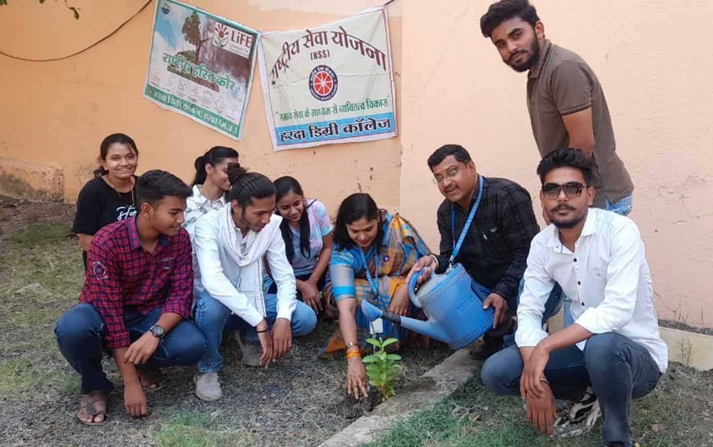पर्यावरण दिवस पर किया पौधारोपण