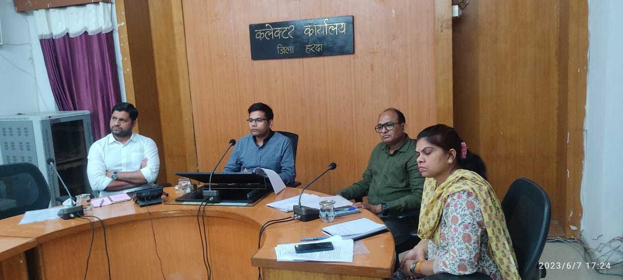 अति वर्षा, बाढ़ से निपटने आवश्यक तैयारियां करें : कलेक्टर