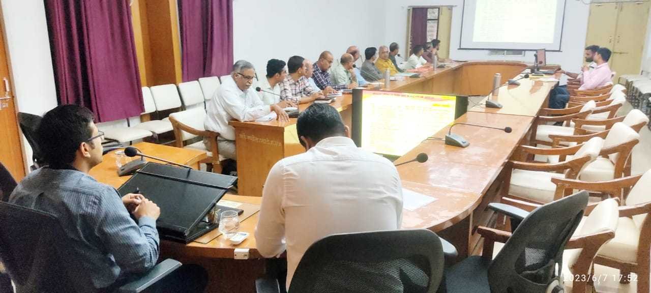 प्राकृतिक खेती को बढ़ावा, किसानों को प्रशिक्षण दें