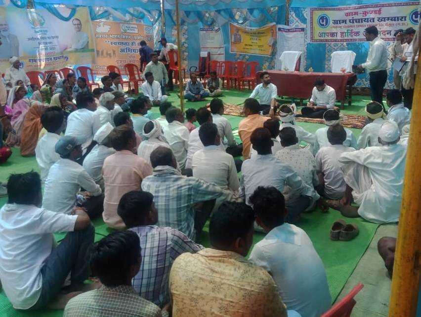 खम्बारा में ग्राम चौपाल आयोजित कर सुनी आमजन की समस्याएं