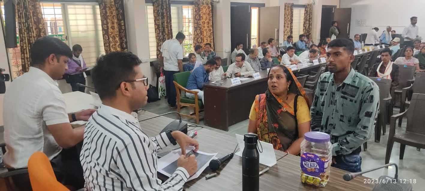 जनसुनवाई : कलेक्टर ने नागरिकों की समस्याएं सुनी  