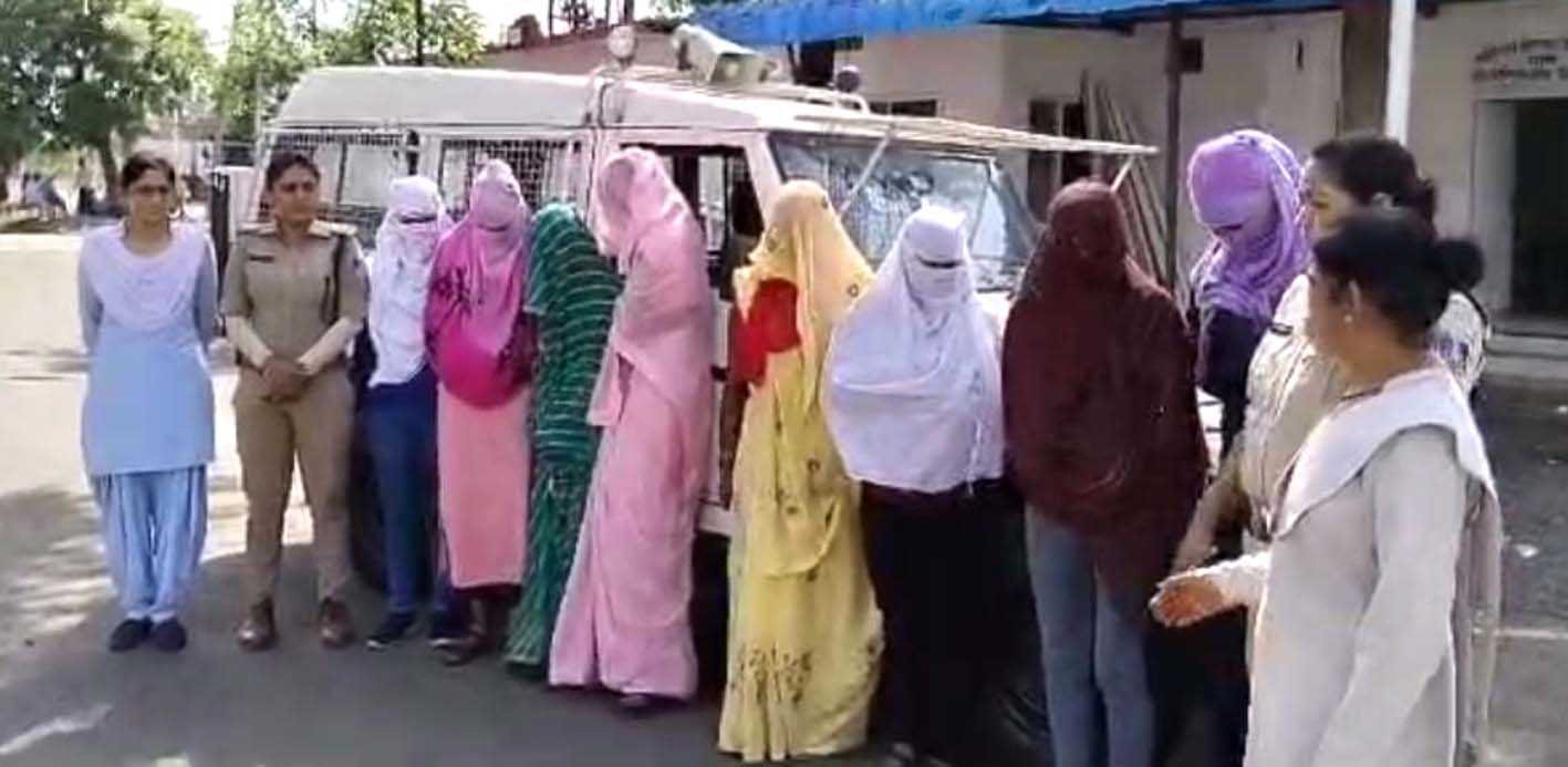 प्रिंस होटल में चल रहा था सेक्स रैकेट