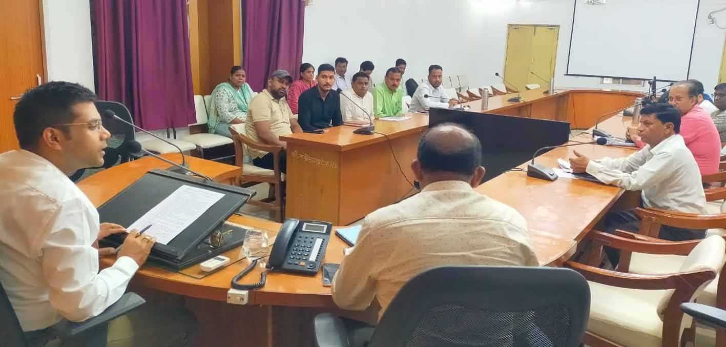 कलेक्टर गर्ग ने समरसता शिविरों की प्रगति की समीक्षा