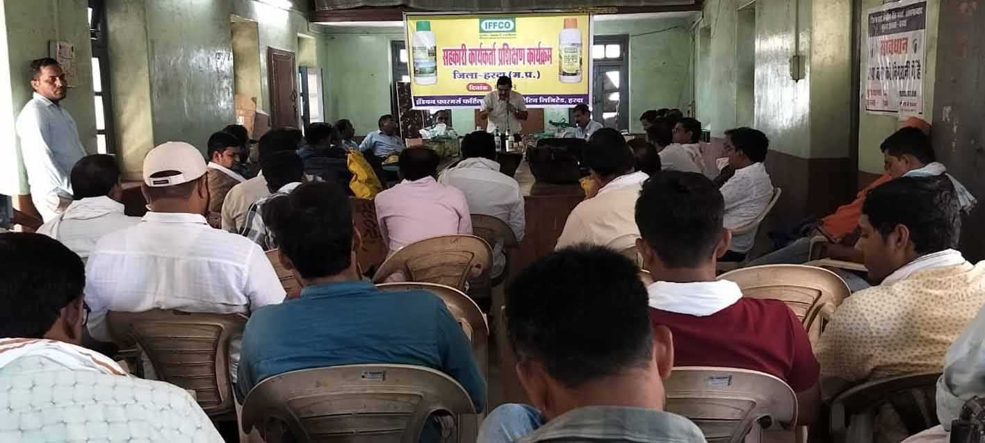 मिट्टी और पर्यावरण बचाने नैनो यूरिया श्रेष्ठ : नोडल अधिकारी