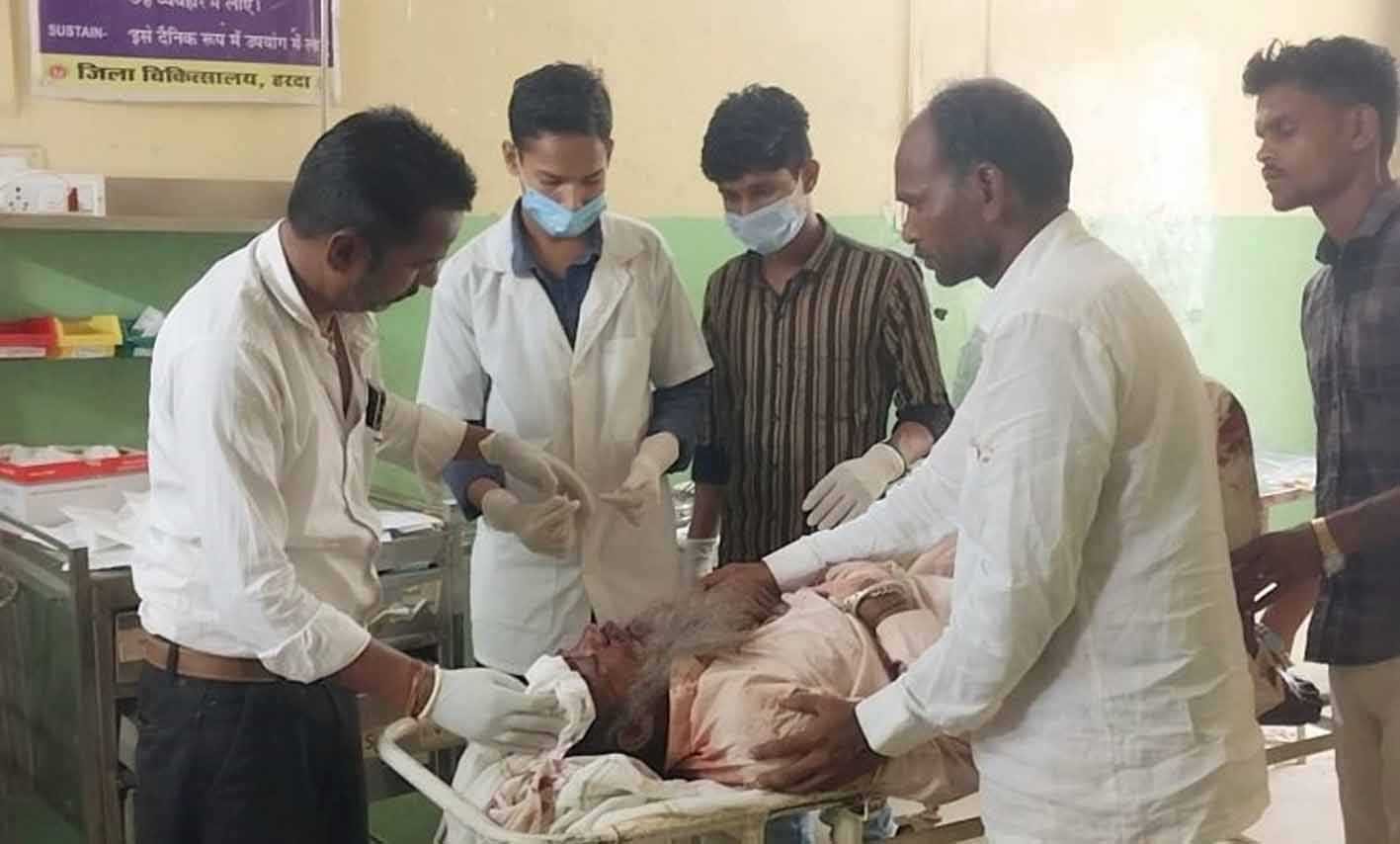हादसा…  अज्ञात वाहन ने बाईक को मारी टक्कर
