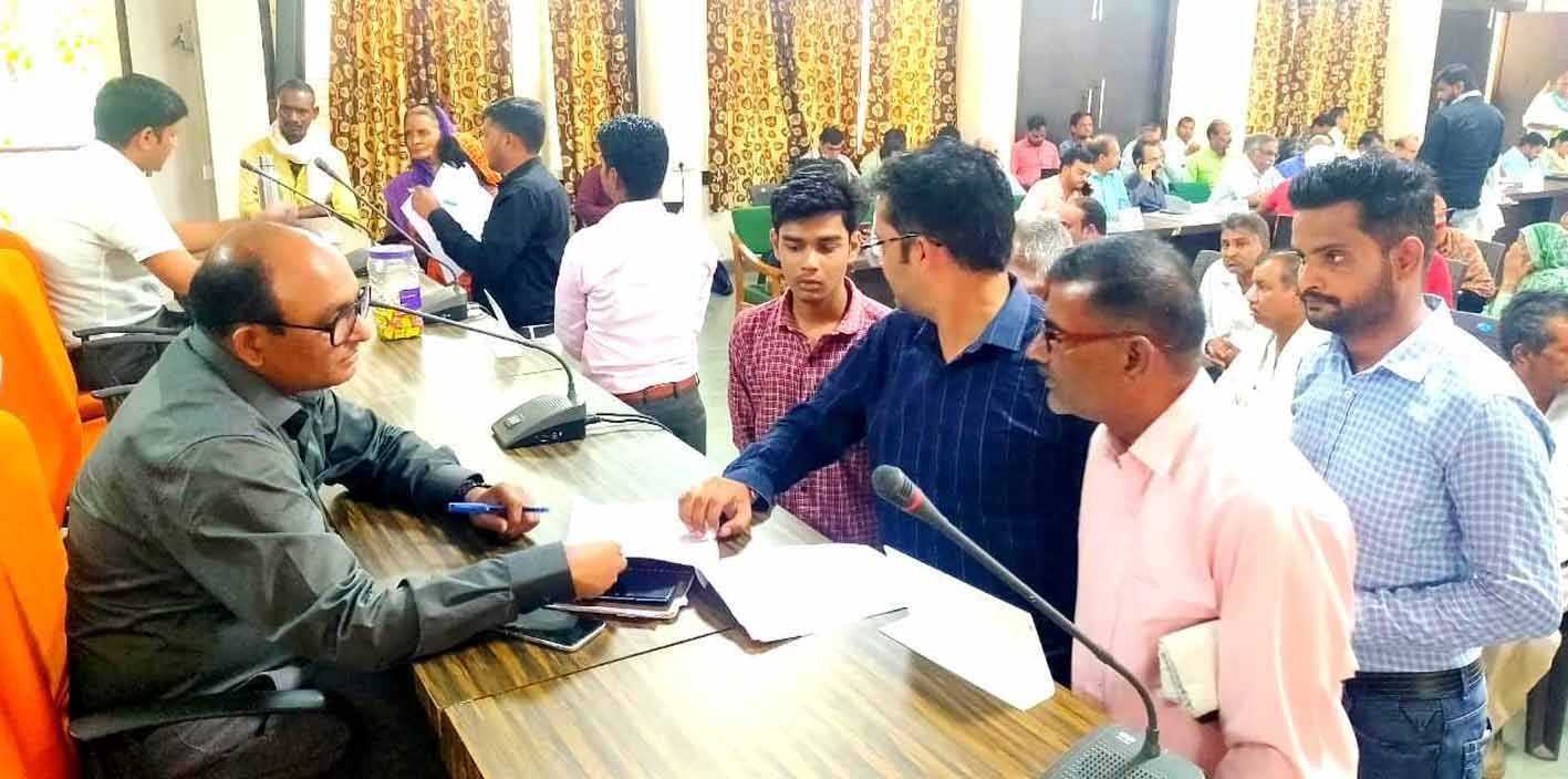 जनसुनवाई में अधिकारियों ने सुनी नागरिकों की समस्याएं