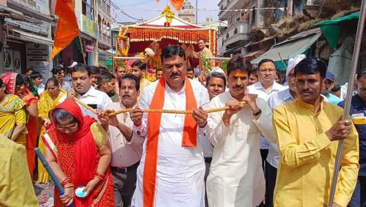 पारंपरिक रथयात्रा…  भगवान जगन्नाथ की रथयात्रा में उमड़े श्रद्धालु  
