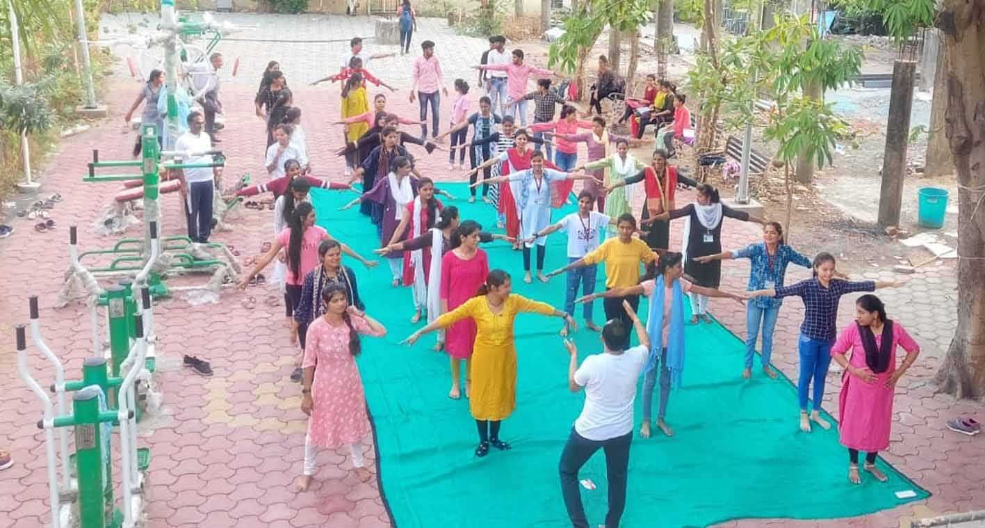 नियमित करें योगाभ्यास : संगीता बिले