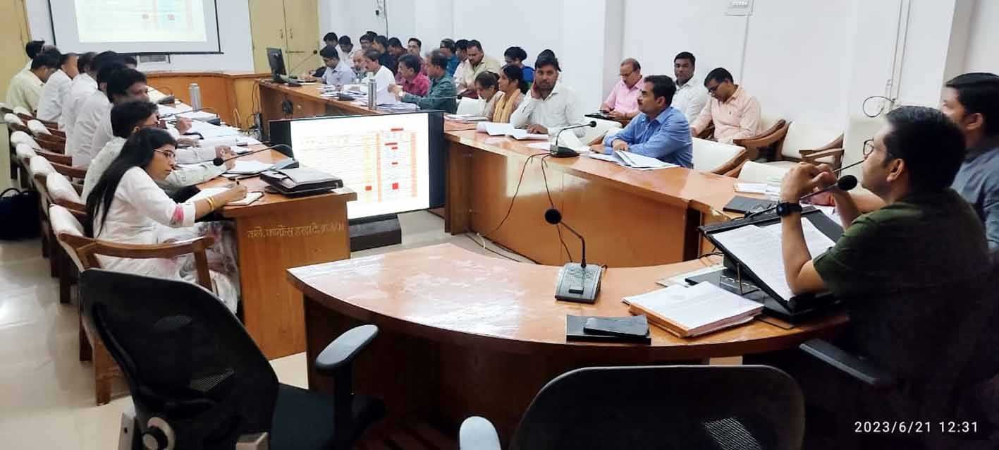 निर्माण कार्यों में गति लाएं