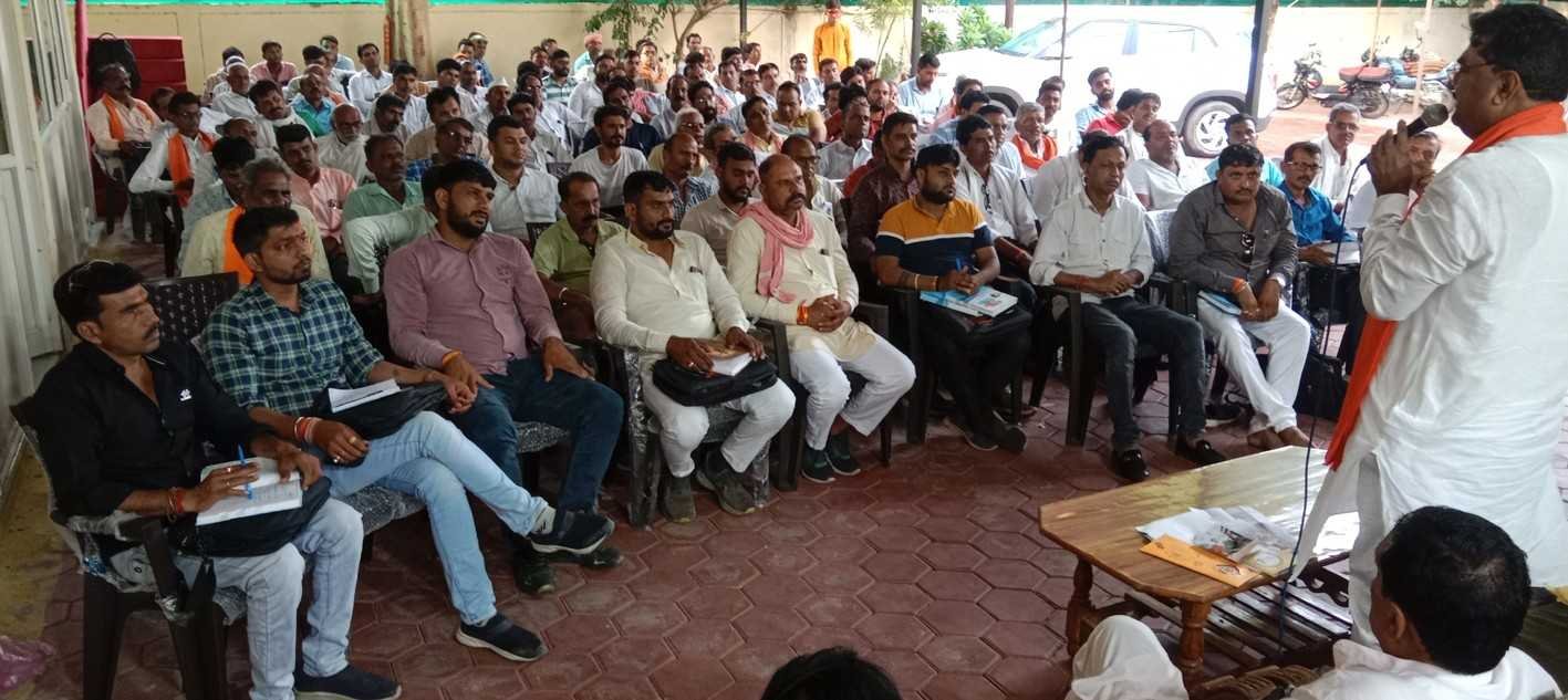 बूथ अध्यक्षों की बैठक में आह्वान ….  कार्यकर्ता डोर टू डोर जाकर बताएं उपलब्धियां