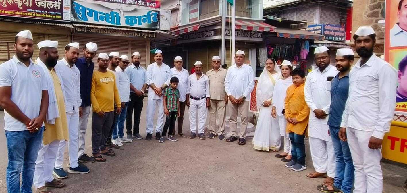 परंपरा का निर्वहन…. कांग्रेस सेवादल ने ध्वजारोहण कर गाया राष्ट्रगान