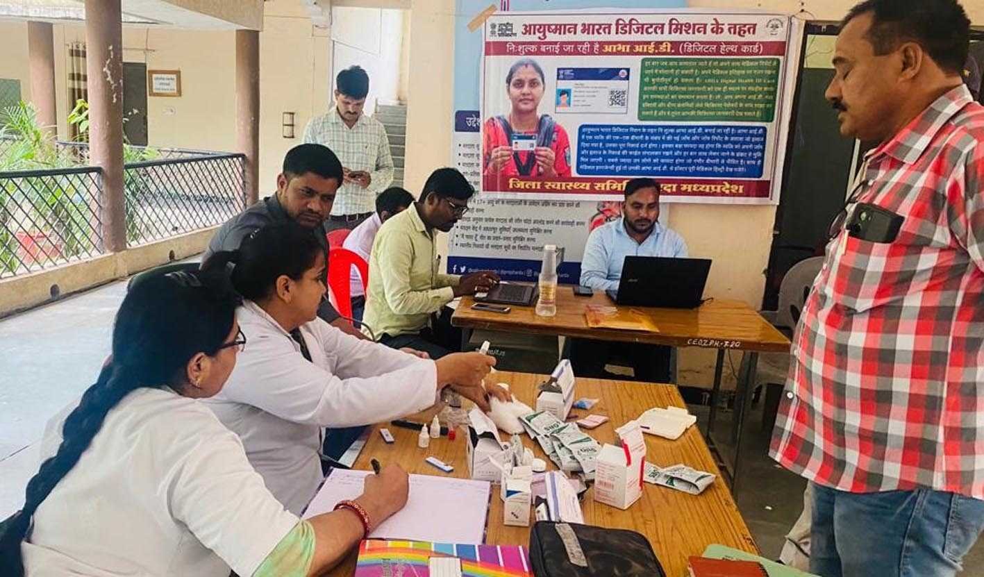 जिला पंचायत में अधिकारी कर्मचारियों की आभा आईडी बनाई  