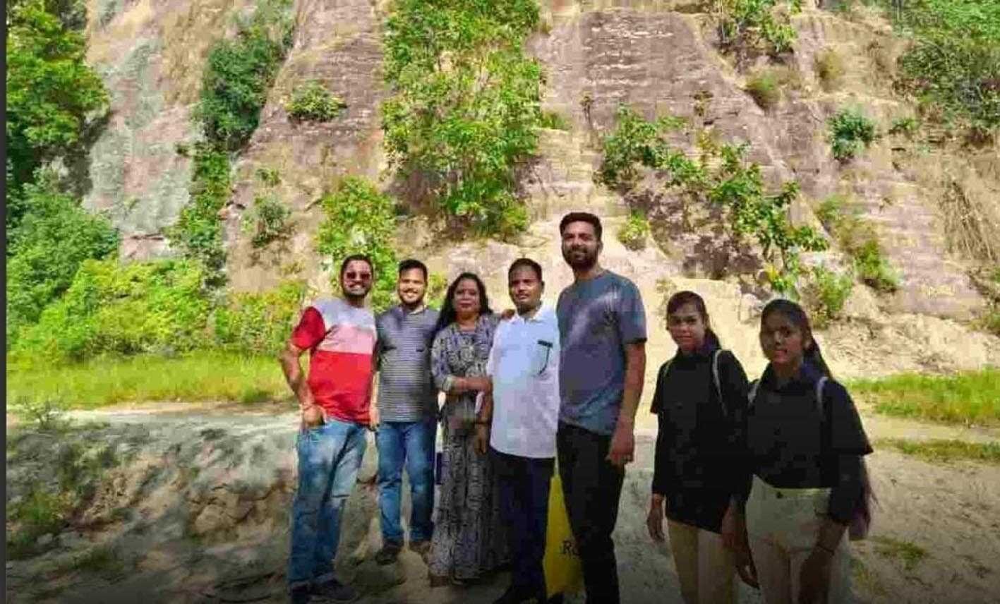 गांव की बेटियां बनी स्टोरी टेलर गाइड