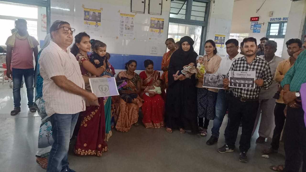जिला अस्पताल में विश्व क्लबफुट दिवस मनाया