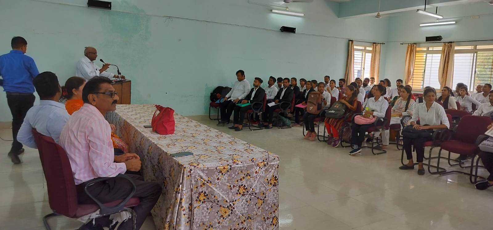 विधि के क्षेत्र में अवसर पर आयोजित हुआ विशेष व्याख्यान