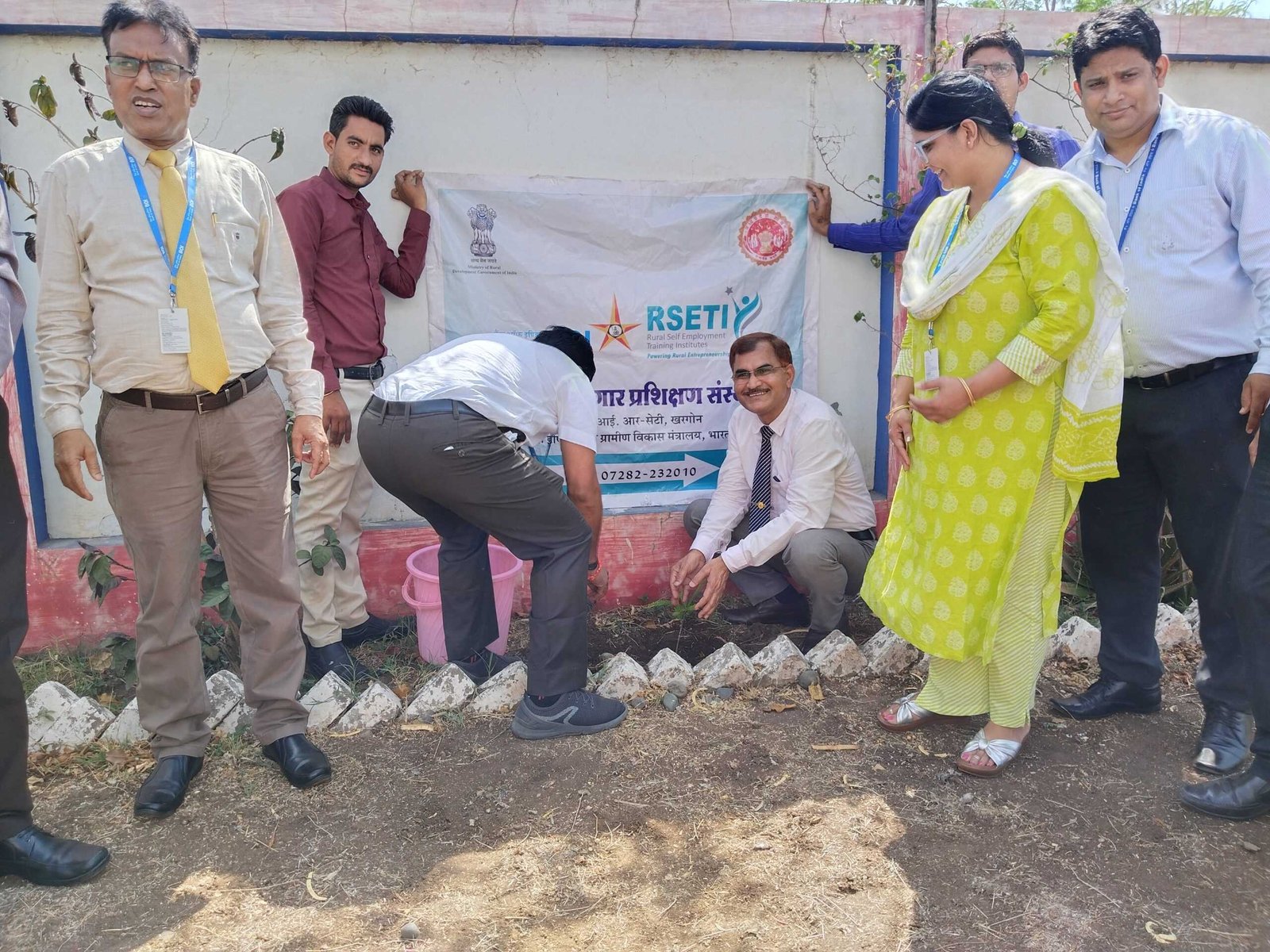 बीओआई आर-सेटी खरगोन की वार्षिक गतिविधि रिपोर्ट एएआर का हुआ विमोचन