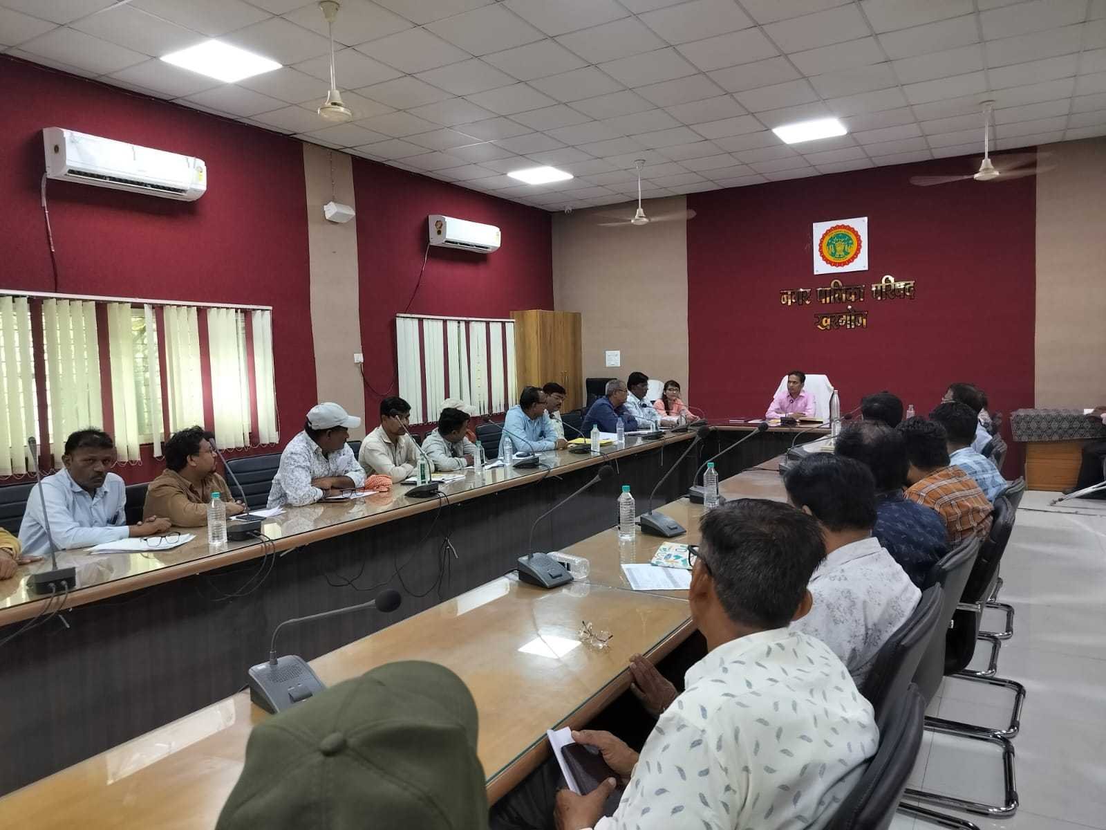 नपा अधिकारी व कर्मचारियों की हुई बैठक