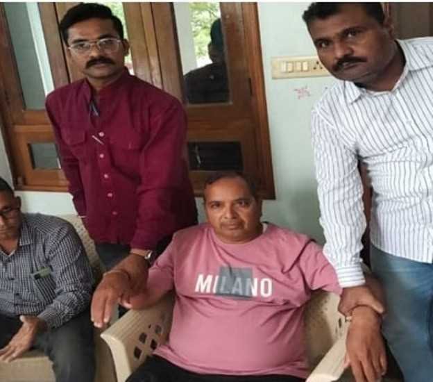 पटवारी 12 हजार रूपए की रिश्वत लेते रंगे हाथ पकड़ाया