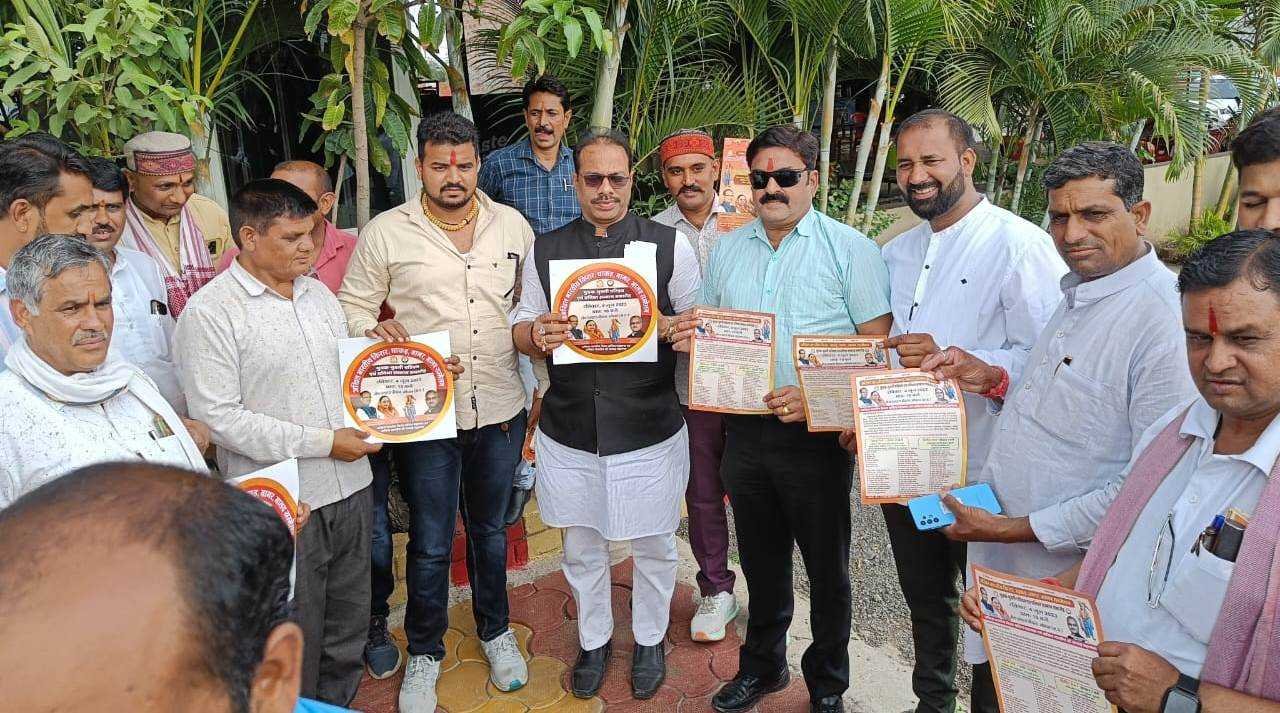 मुख्यमंत्री के भाई पहुंचे देवास, धाकड़ समाज के राष्ट्र स्तरीय युवक- युवती परिचय सम्मेलन को लेकर ली बैठक