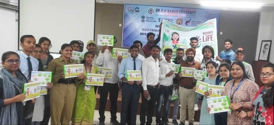जन चेतना और जागरूकता फैलाने के उद्देश्य से साहित्य का किया वितरण