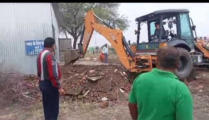 अवैध कालोनी पर निगम ने चलाई जेसीबी