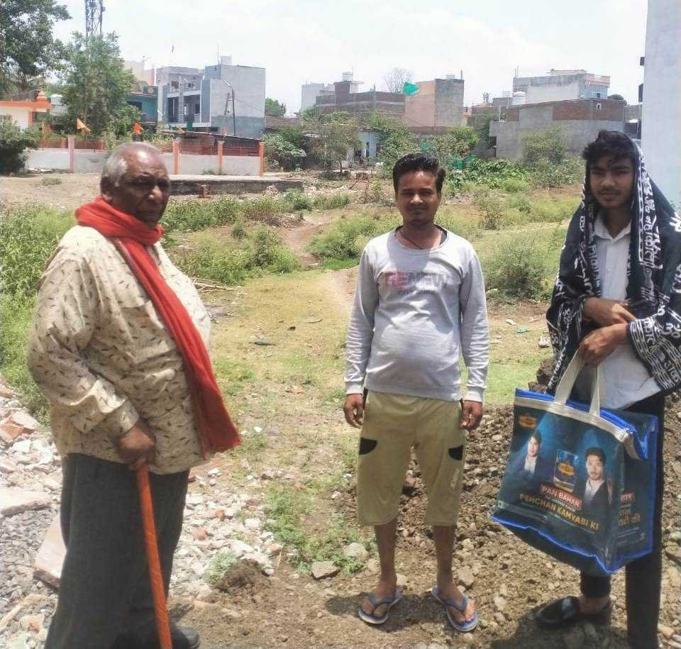 दो कालोनियों बीच बना गंदा नाला वर्षो से जर्जर अवस्था में, महापौर को दिया आवेदन