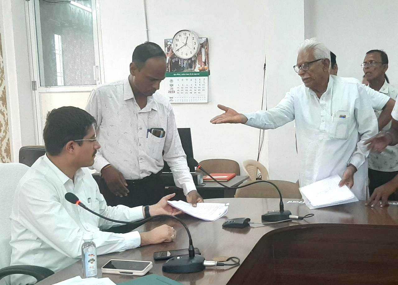 अधिकारी-कर्मचारी नही कर रहे आदेश का पालन, जनसुनवाई में पुन: की शिकायत