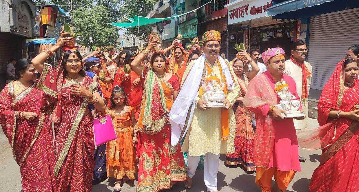 मनकामनेश्वर महादेव मंदिर में शिव परिवार एवं श्री हनुमान जी की विधि