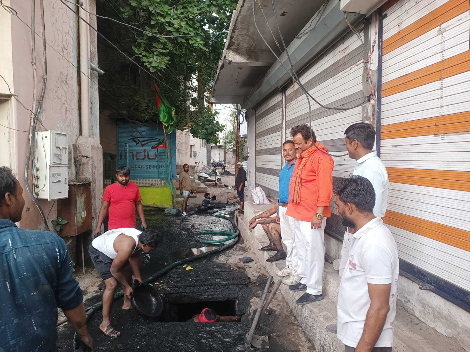 वार्ड 40 में चलाया गया नाला सफाई अभियान
