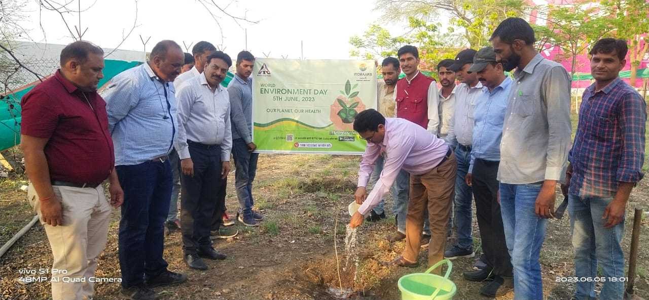 पौधारोपण कर पर्यावरण संरक्षण की शपथ ली